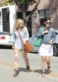 Rachel Bilson feet photo thumbnail