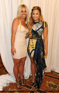 Demi Lovato feet photo thumbnail