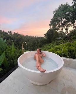 Charly Jordan feet photo thumbnail