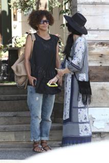 Halle Berry feet photo thumbnail