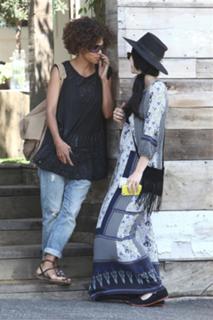 Halle Berry feet photo thumbnail