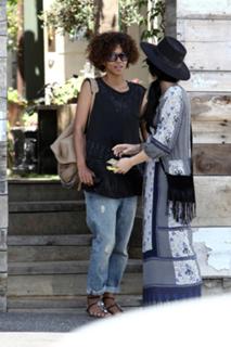Halle Berry feet photo thumbnail