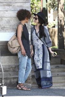 Halle Berry feet photo thumbnail