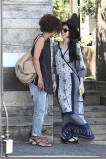 Halle Berry feet photo thumbnail
