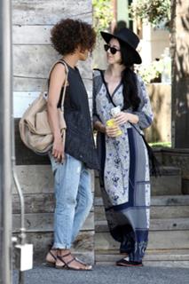 Halle Berry feet photo thumbnail