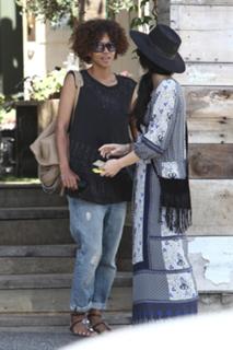 Halle Berry feet photo thumbnail