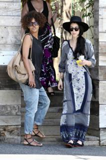 Halle Berry feet photo thumbnail