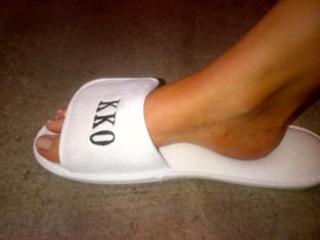 Khloé Kardashian feet photo thumbnail