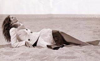 Cindy Crawford feet photo thumbnail