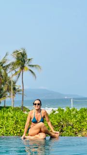 Kino MacGregor feet photo thumbnail