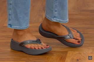 Courtney Khondabi feet photo thumbnail
