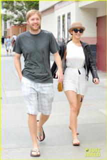 Jennifer Lawrence feet photo thumbnail