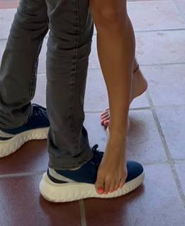 Katharine McPhee feet photo thumbnail