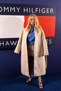 Pamela Anderson feet photo thumbnail