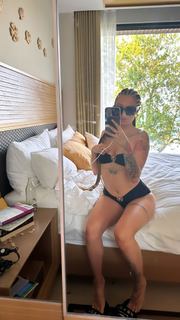 Victoria Waldrip feet photo thumbnail