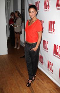 Emmanuelle Chriqui feet photo thumbnail