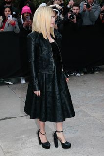 Avril Lavigne feet photo thumbnail