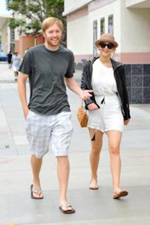Jennifer Lawrence feet photo thumbnail