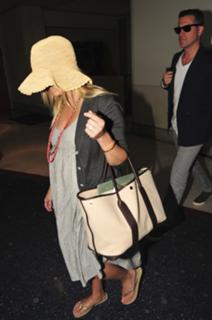Reese Witherspoon feet photo thumbnail