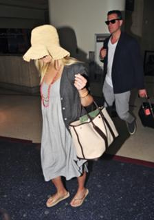 Reese Witherspoon feet photo thumbnail