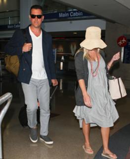 Reese Witherspoon feet photo thumbnail