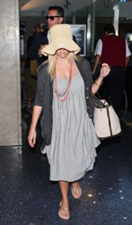 Reese Witherspoon feet photo thumbnail
