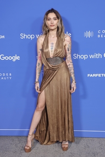 Paris Jackson feet photo thumbnail