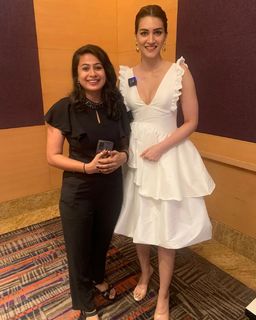 Kriti Sanon feet photo thumbnail