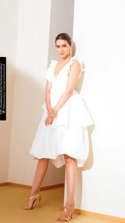 Kriti Sanon feet photo thumbnail