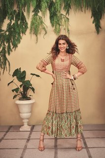 Kriti Sanon feet photo thumbnail