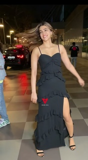 Kriti Sanon feet photo thumbnail