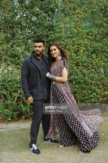 Kriti Sanon feet photo thumbnail