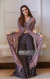 Kriti Sanon feet photo thumbnail