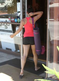 Vanessa Hudgens feet photo thumbnail