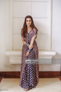 Kriti Sanon feet photo thumbnail