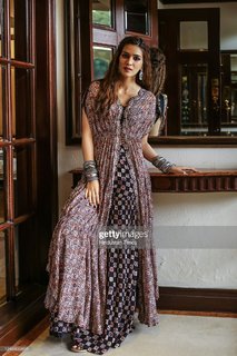 Kriti Sanon feet photo thumbnail