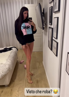 Valentina Vignali feet photo thumbnail