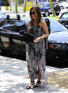 Sophia Bush feet photo thumbnail
