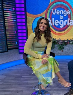 Laura González feet photo thumbnail