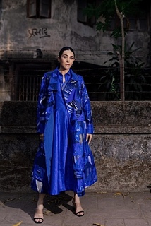 Karisma Kapoor feet photo thumbnail