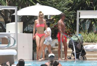 Doutzen Kroes feet photo thumbnail