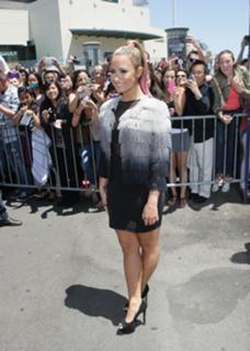 Demi Lovato feet photo thumbnail