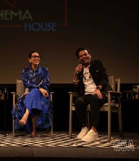 Karisma Kapoor feet photo thumbnail
