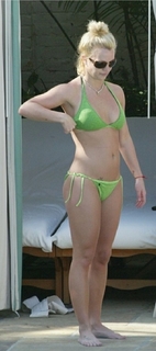 Britney Spears feet photo thumbnail