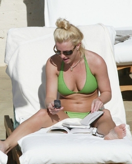 Britney Spears feet photo thumbnail