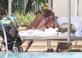 Doutzen Kroes feet photo thumbnail