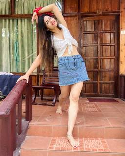 Poonam Yadav feet photo thumbnail