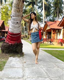 Poonam Yadav feet photo thumbnail