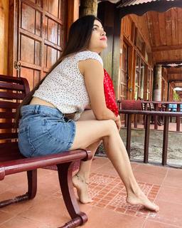 Poonam Yadav feet photo thumbnail