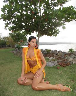 Dua Lipa feet photo thumbnail
